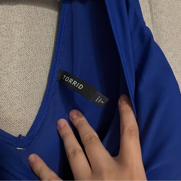 Torrid Royal Blue Asymmetrical Hem One Piece Swimsuit Plus Size 2 Ruched - Picture 4 of 4